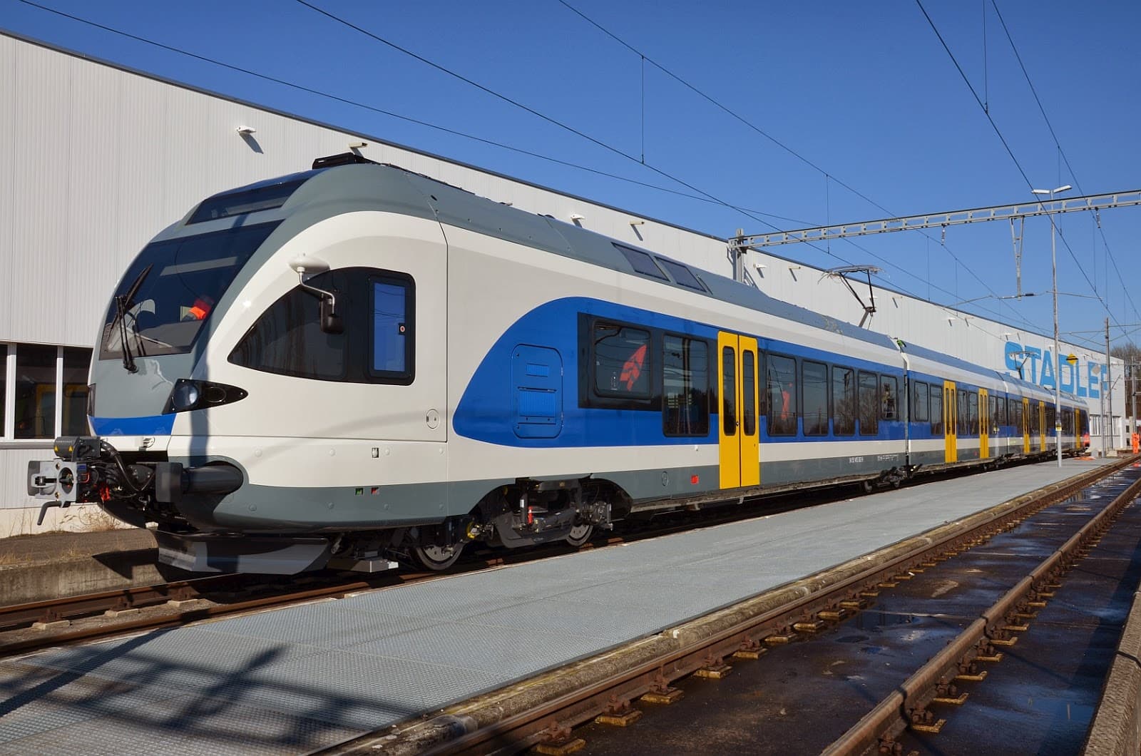 Új FLIRT motorvonatok érkeznek két forgalmas vonalra