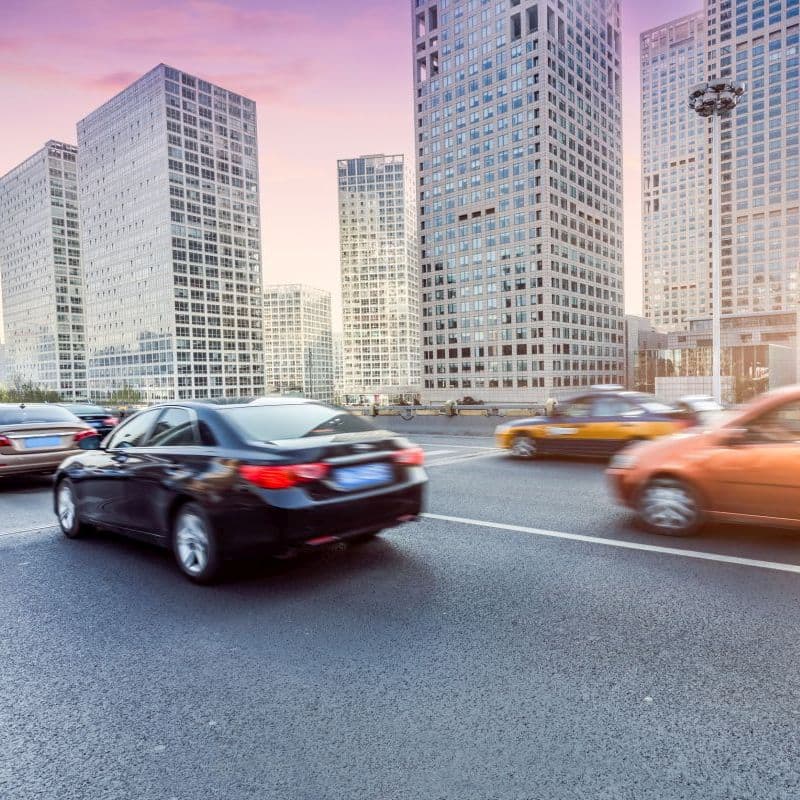 Átrendeződő autópiac: új márkák és a mobilitási szolgáltatások húzzák a profitot
