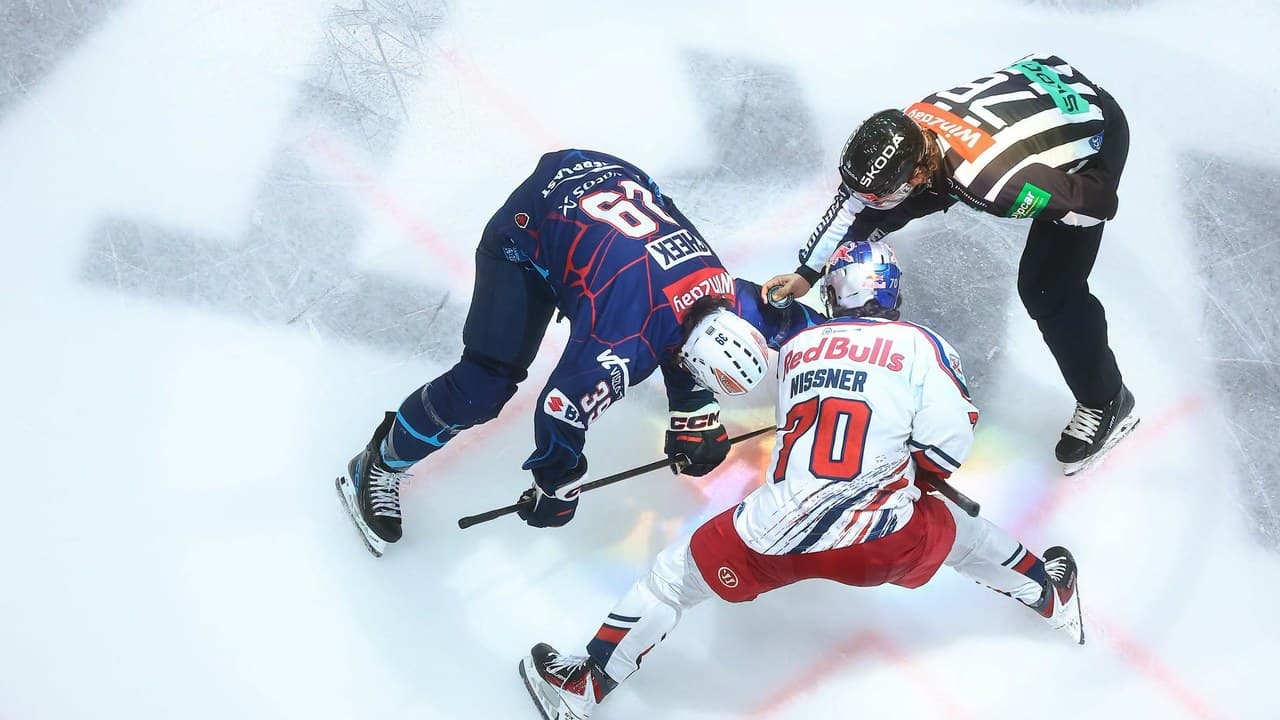 Jégkorong meccs face-offja a Hydro Fehérvár AV19 és Red Bull Salzburg között az ICEHL-ben.