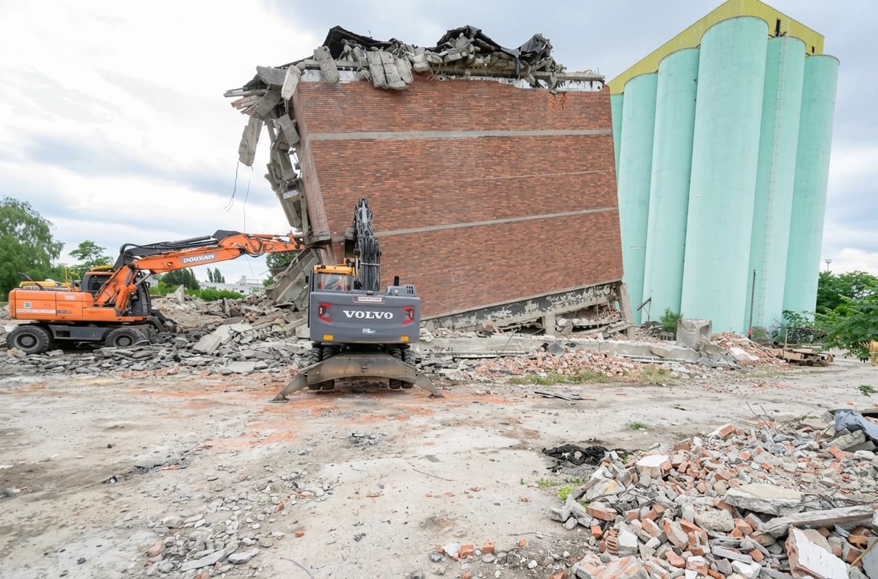 Nyomoz a rendőrség a székesfehérvári épületomlás ügyében, továbbra is válságos a sérült állapota