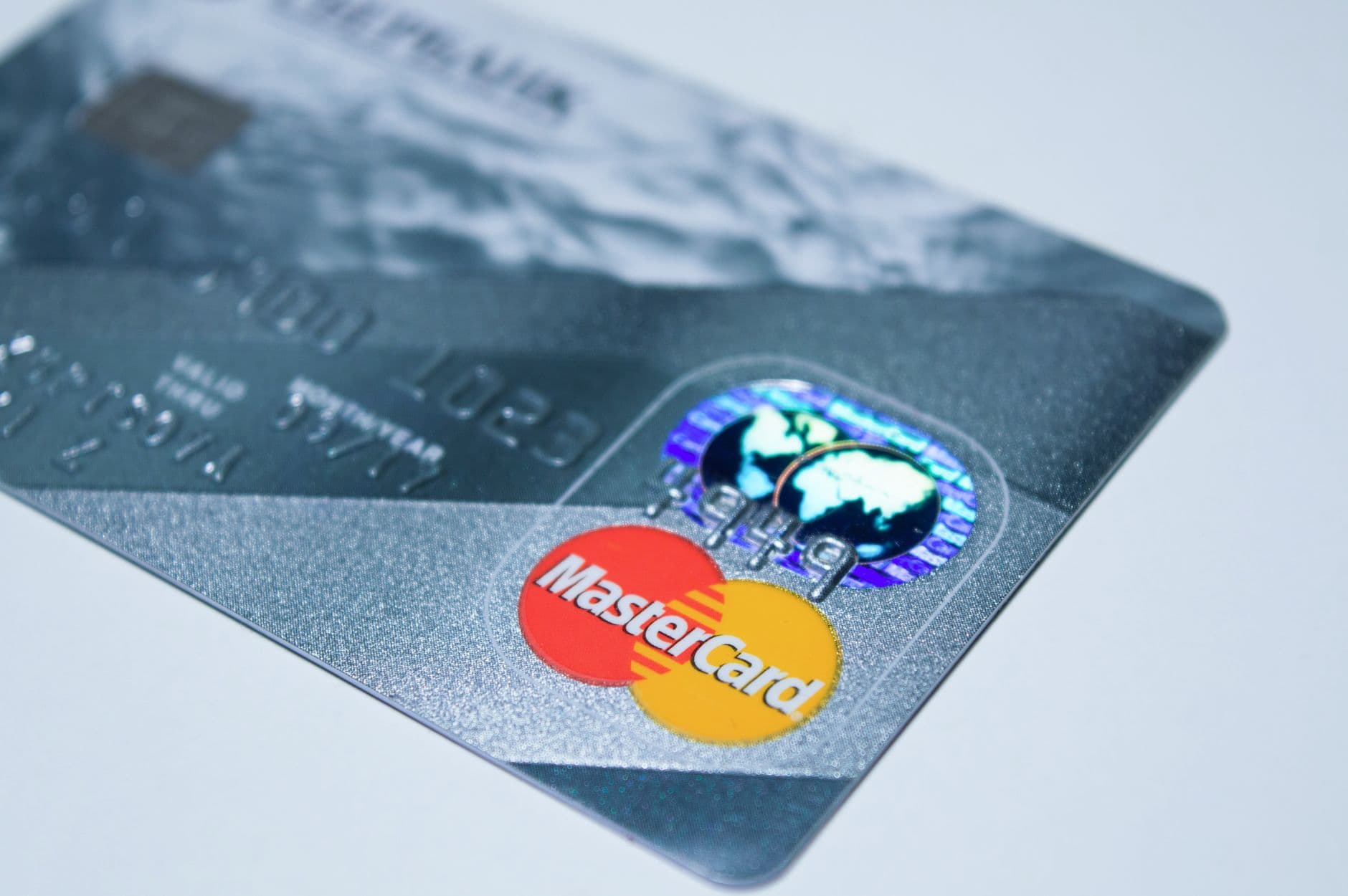 Így kerülhető meg az átutalás díja: a legtöbb bank valójában nem hárítja át a teljes tranzakciós illetéket
