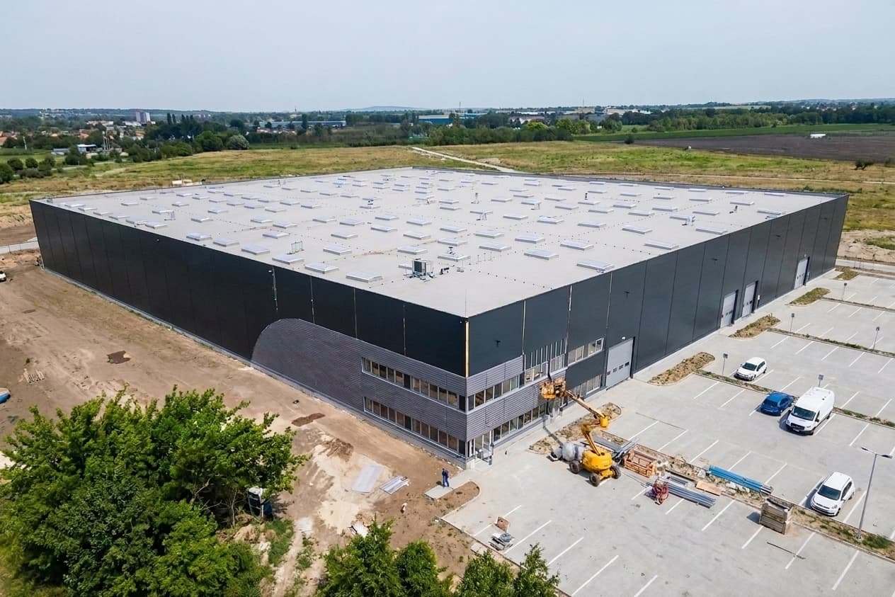 Fröccsöntő üzemmel bővül a fehérvári audiogyártó: 110 új munkahely jöhet létre a LogStar ipari parkban