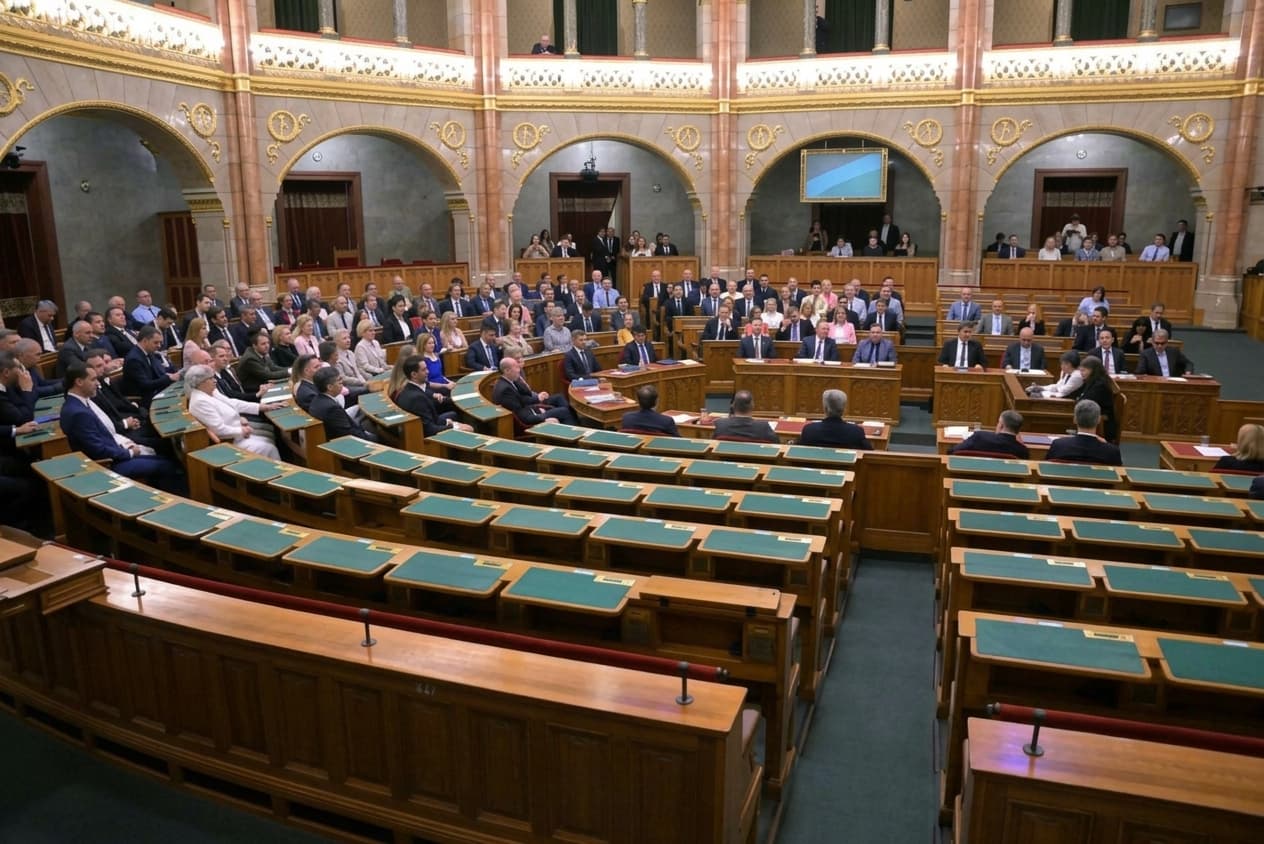Felfüggesztette az Országgyűlés Magyar Péter mentelmi jogát telefonlopás gyanúja miatt