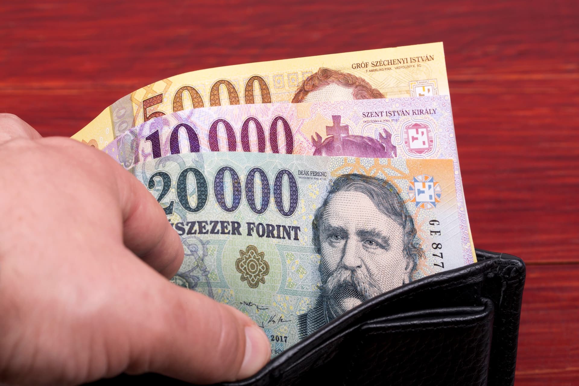 Nettó félmillió felett a magyar átlagkereset, de a medián teljesen más képet mutat