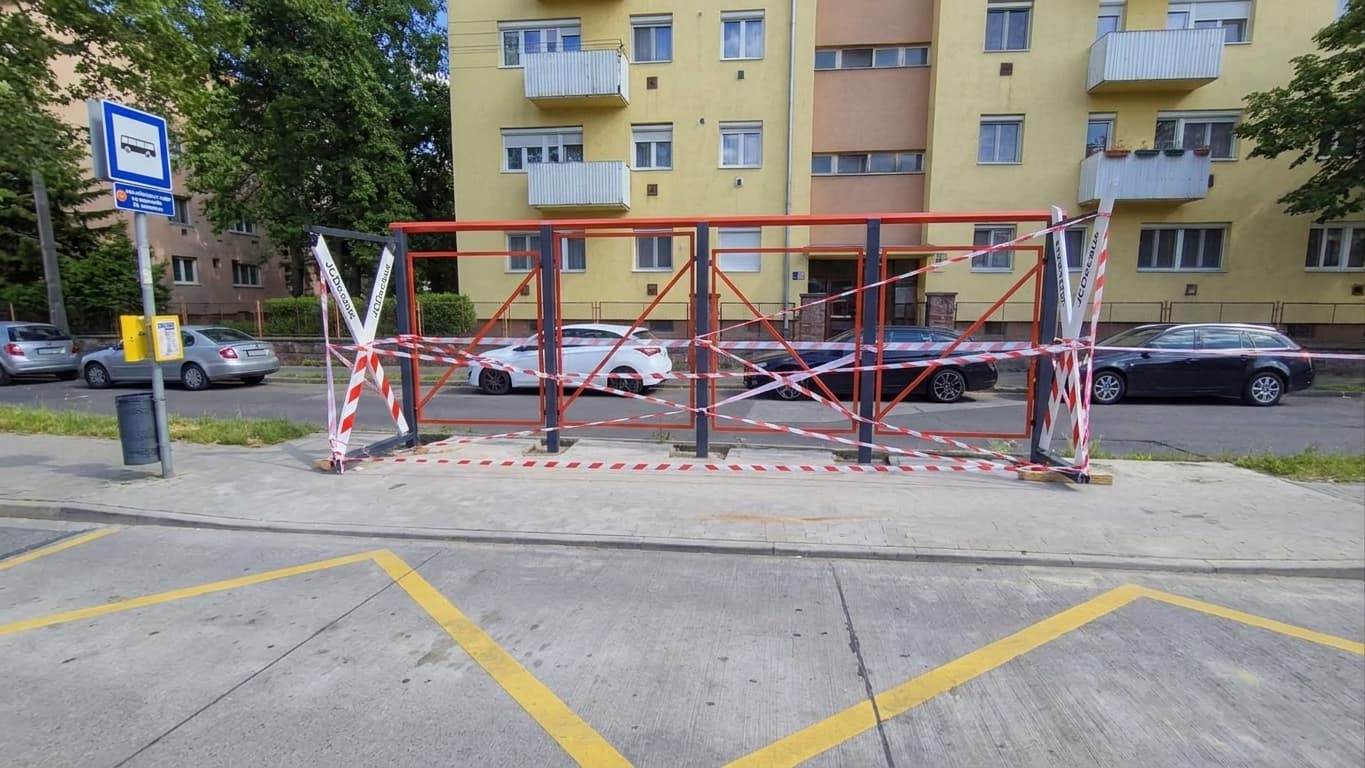 Őszig 222 új buszvárót telepítenek Székesfehérváron egy reklámszerződés keretében