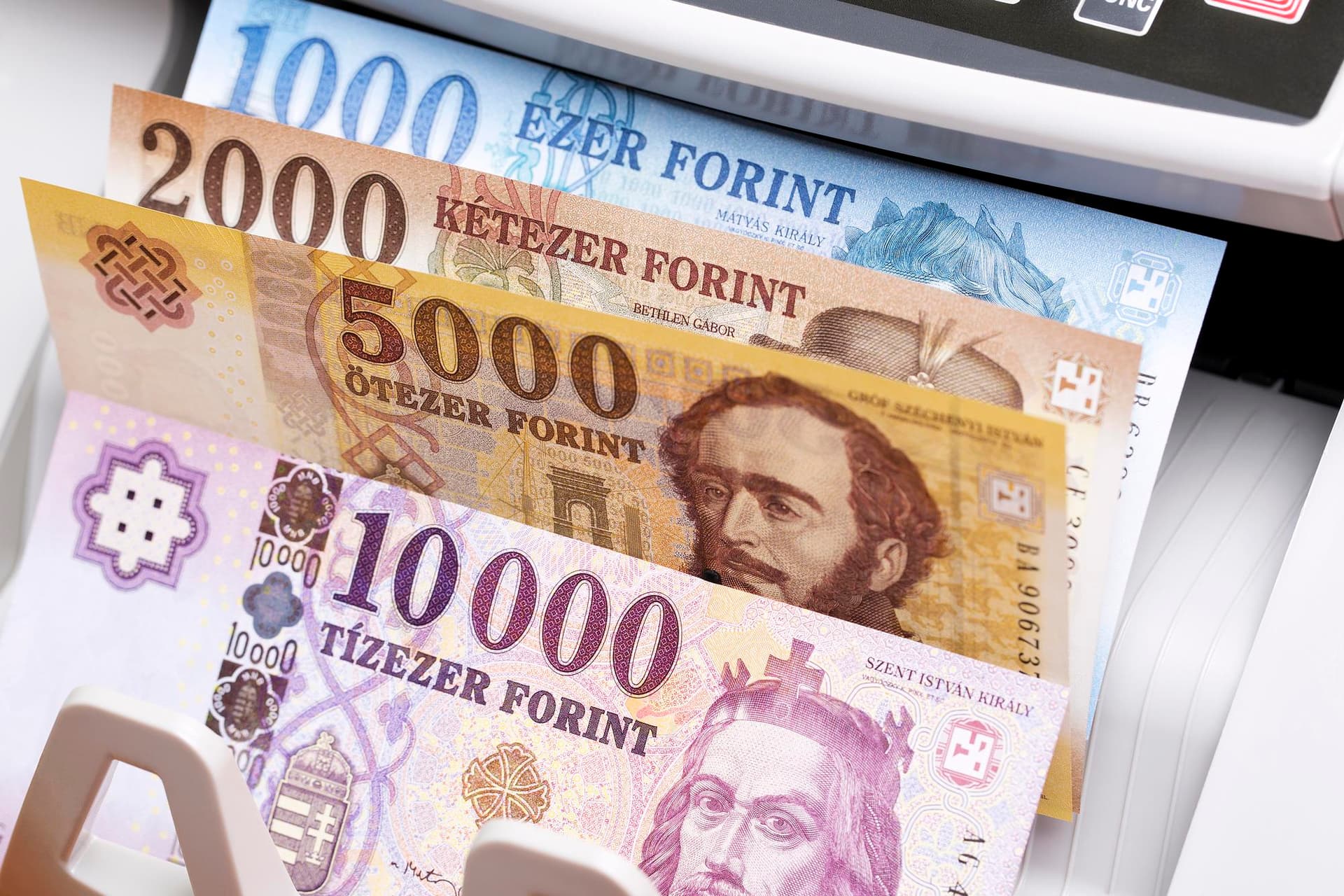 Kamatdöntés és friss munkaerőpiaci adatok: sűrű hét jön a magyar gazdaságban