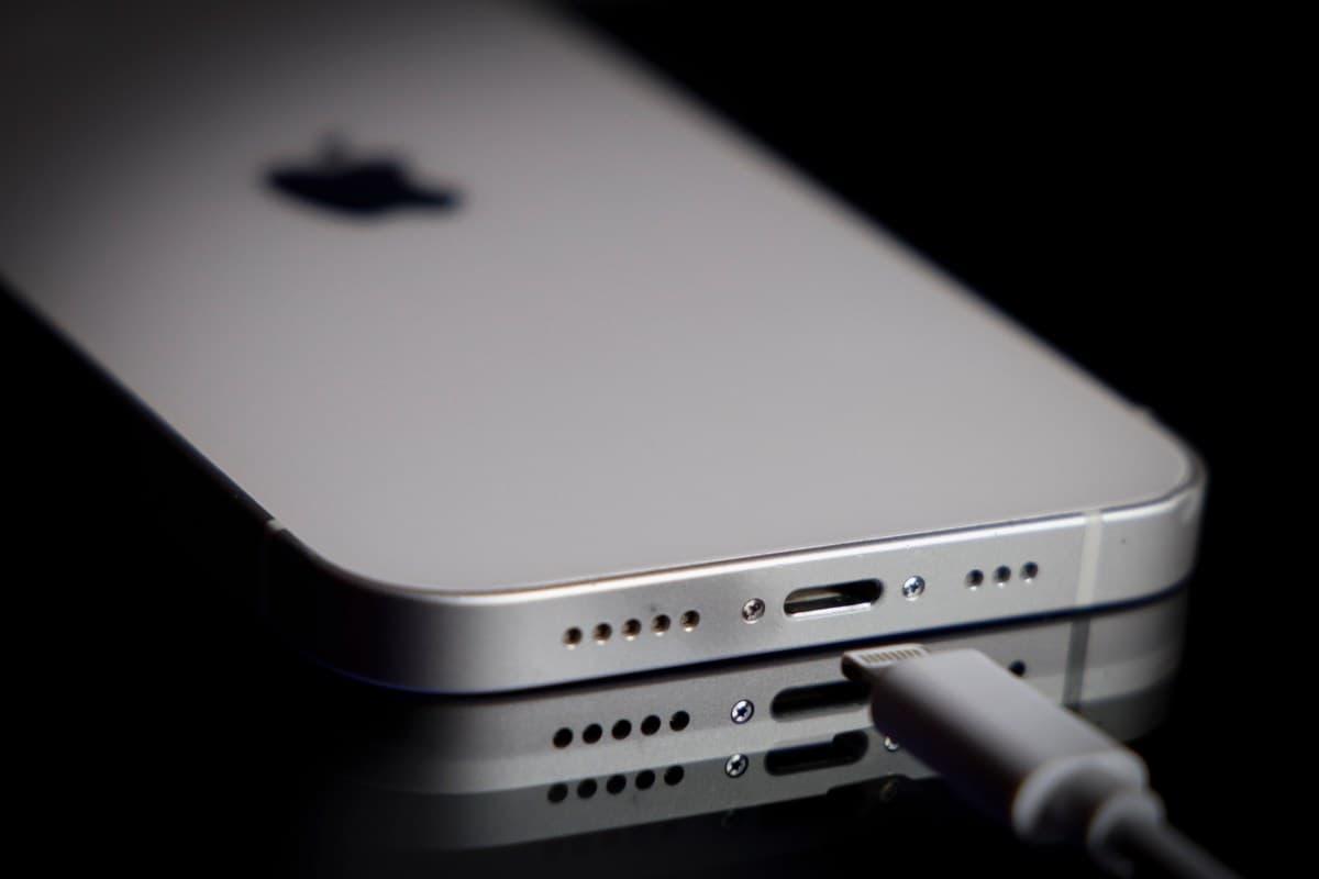 A szoftverfrissítés már nem véd meg: 2 másodperc alatt törik fel a régebbi iPhone-okat