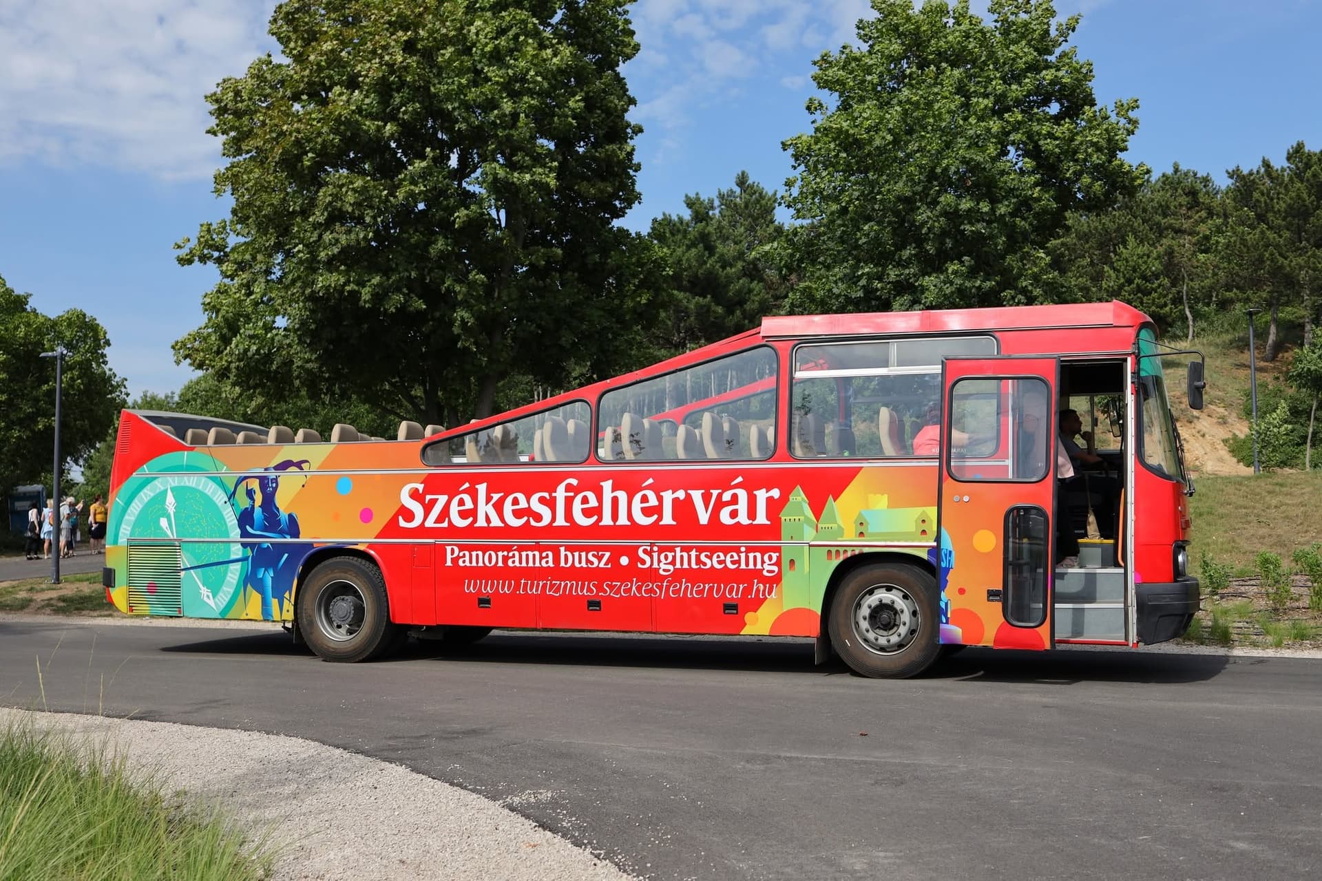 Újraindul a piros panorámabusz Székesfehérváron