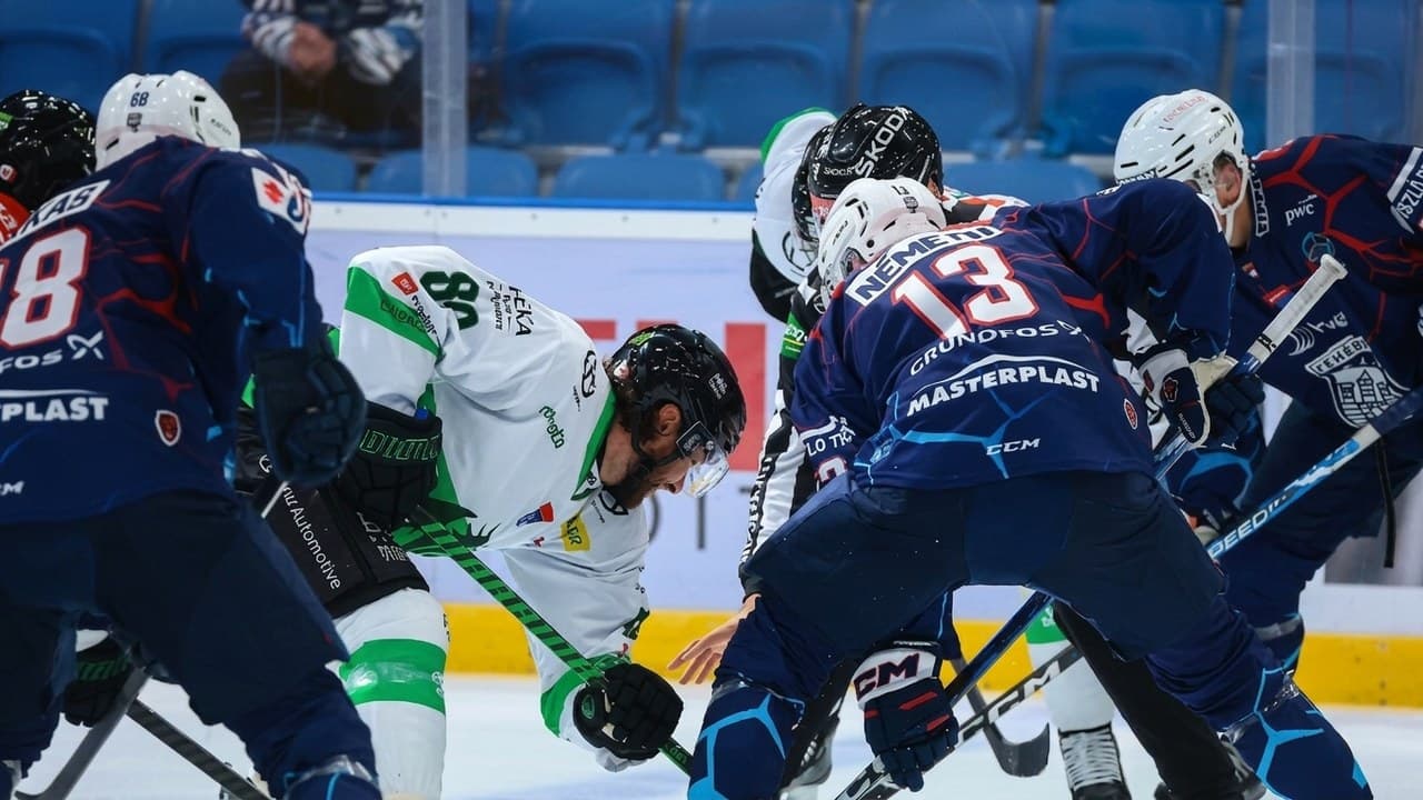 Jégkorongmeccs az ICEHL-ben, ahol a Hydro Fehérvár AV19 és az Olimpija Ljubljana játékosai küzdenek.