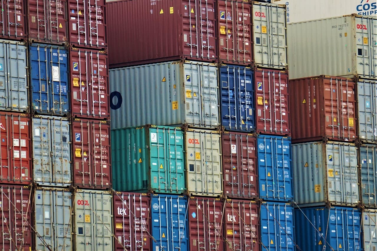 Az EU-n kívüli import szűkítette 69 millió euróra a külkereskedelmi többletet