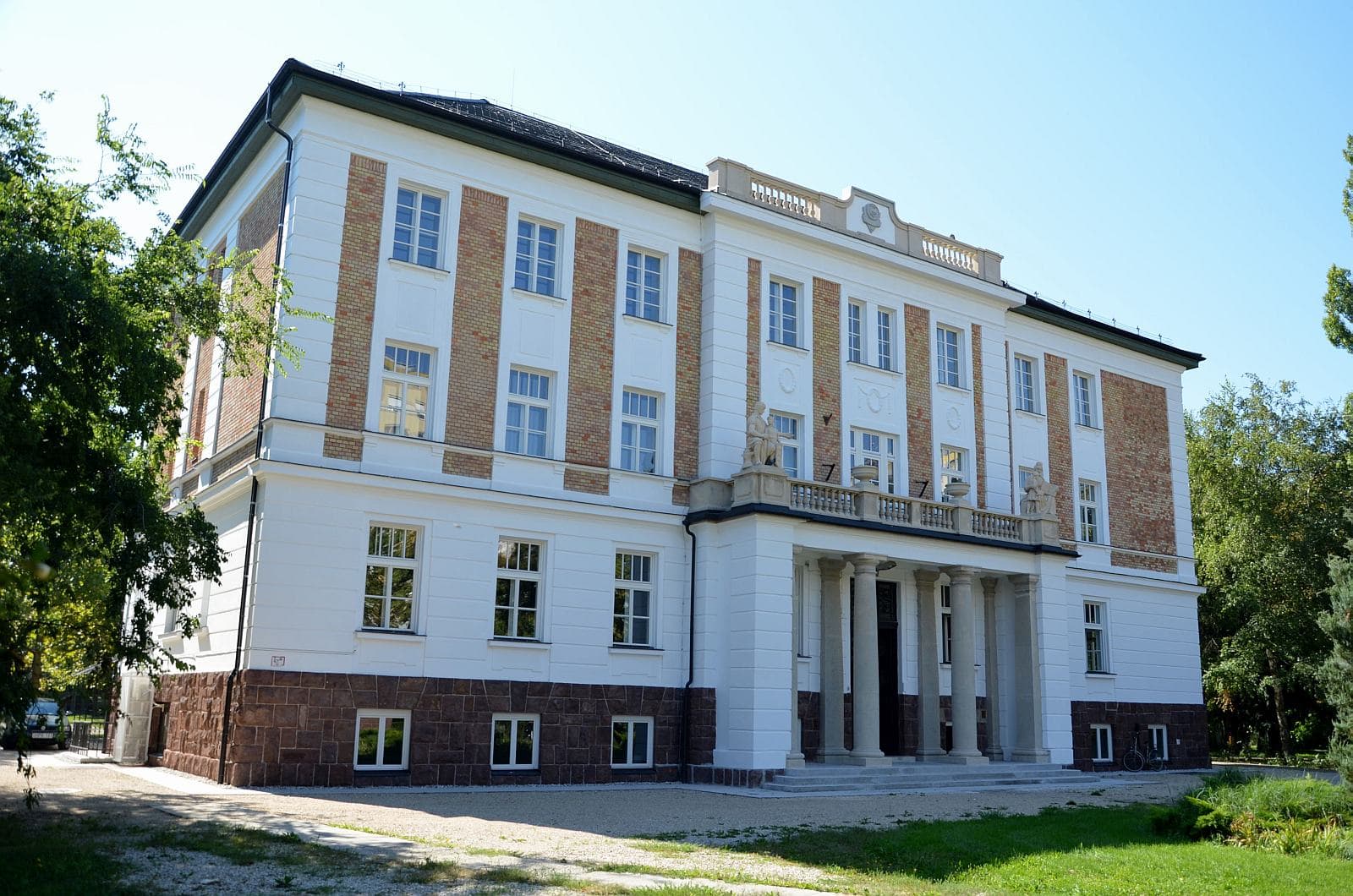 Lemondott kuratóriumi tagságáról Cser-Palkovics András