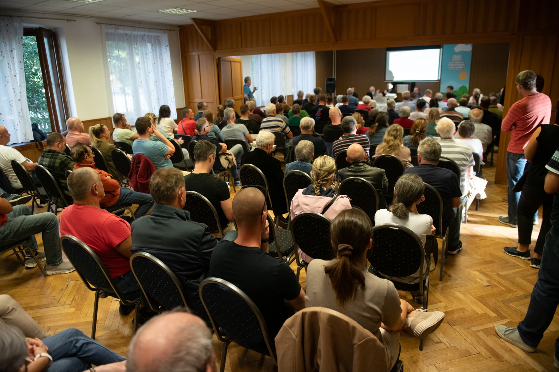 Decembertől új, elektromos buszjáratok indulhatnak Maroshegyen