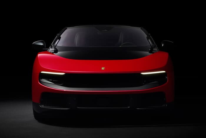 Illúziógyár és identitásválság az autóiparban: A hamis V8-aktól a Ferrari „Apple Car”-jáig