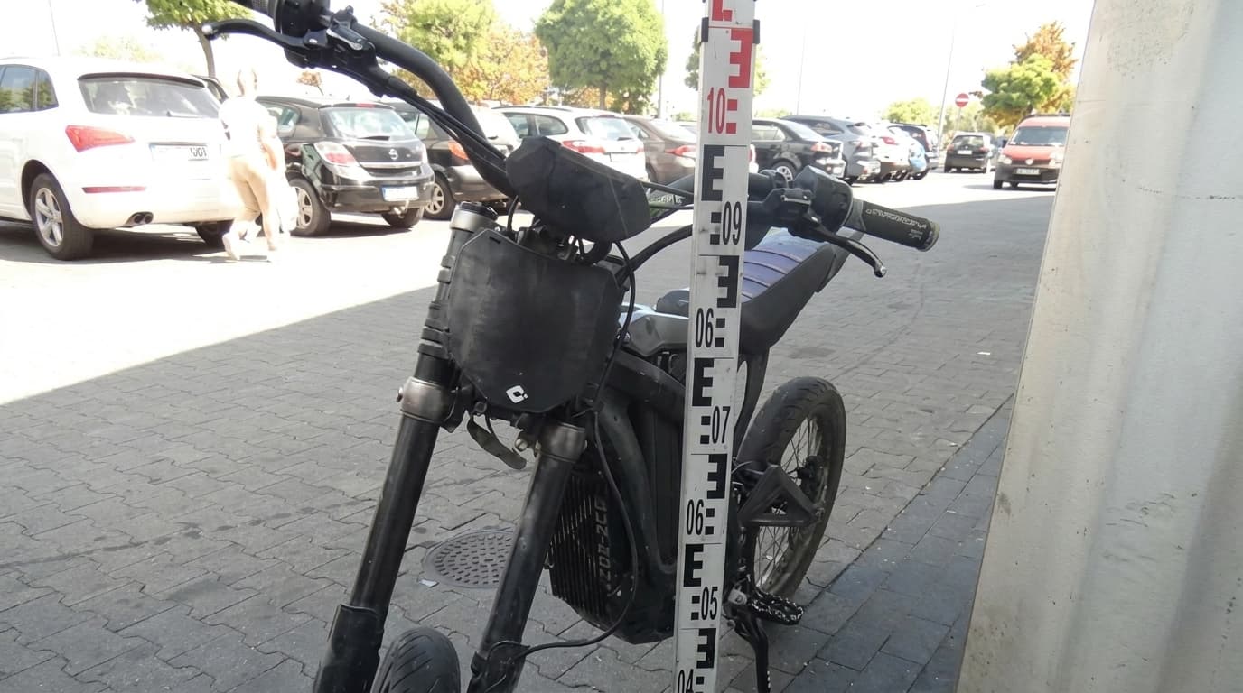 Motoros táskarablók fosztottak ki járókelőket Székesfehérváron, egy tizenévest őrizetbe vettek