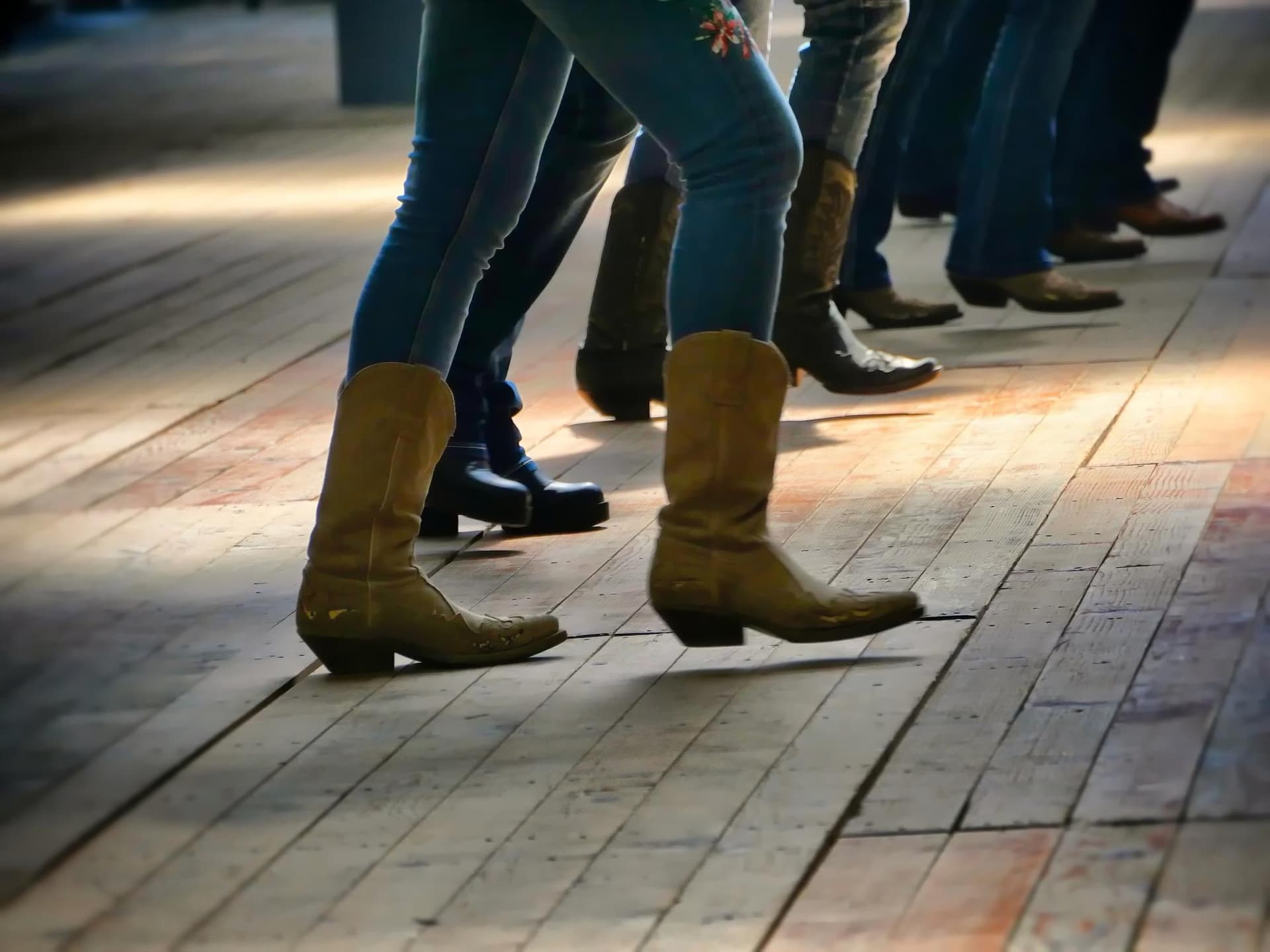 Country ritmusra, közösen dobbantva - Fehérváron is kipróbálhatod
