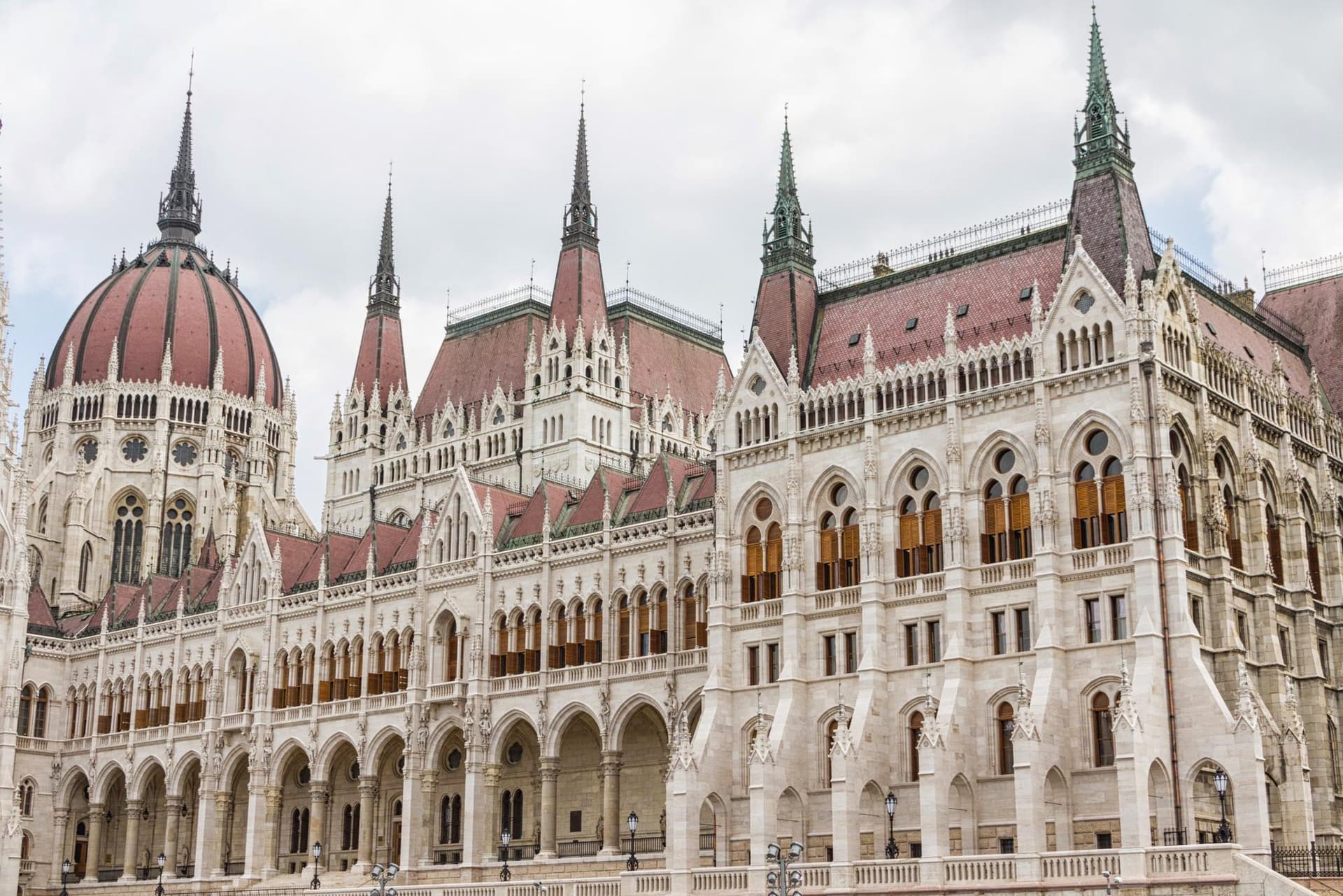 PM: 524,3 milliárd forintos többlettel zárt a költségvetés júliusban