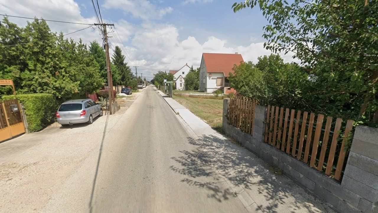 A Sajó utca egy csendes lakóövezeti utca, ahol buszközlekedési változások várhatók.