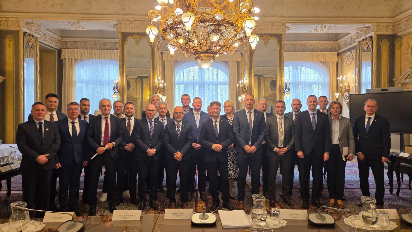 A megyei jogú városok képviselői egyeztetnek a kormánnyal egy hivatalos találkozón.