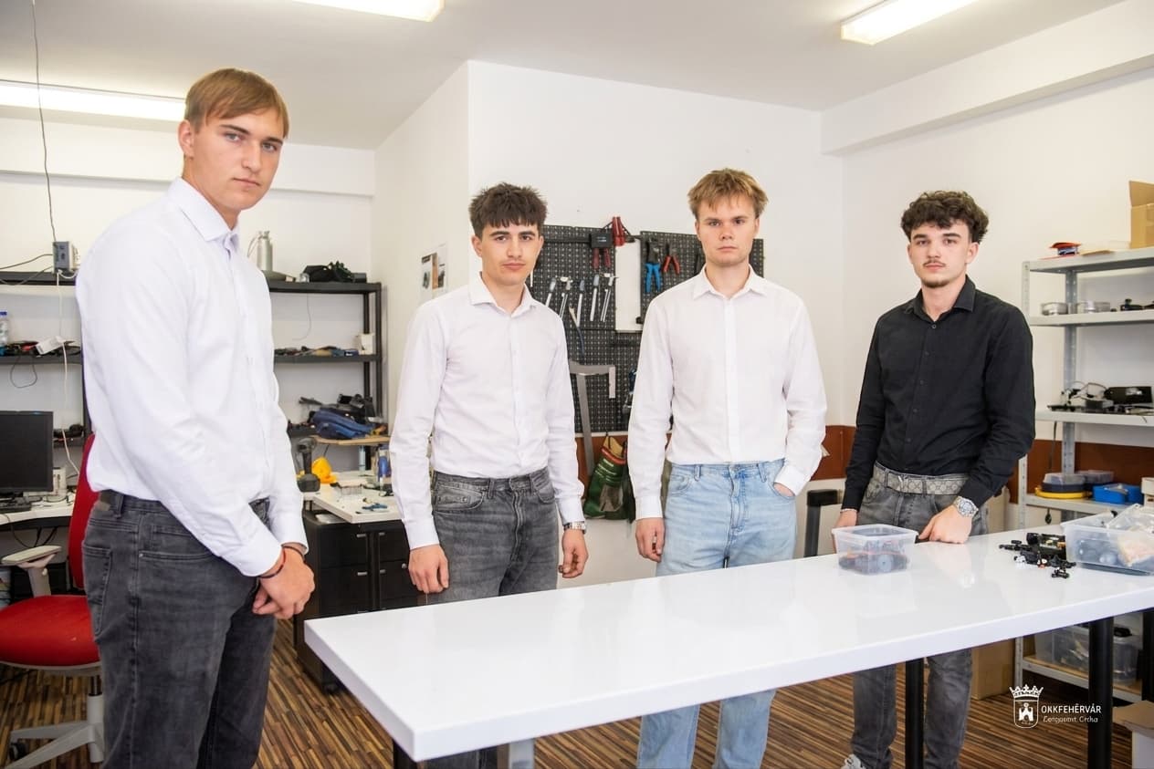 Önvezető mopedautót és robotalkatrészeket építettek a díjnyertes fehérvári középiskolások