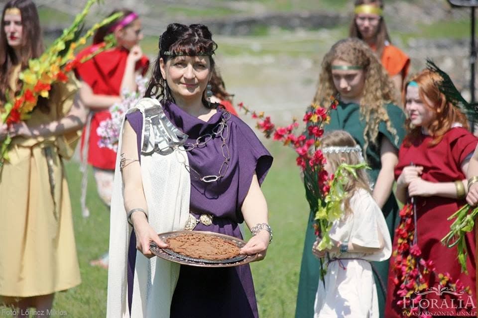 A gyári vasillattól a színpad deszkáiig: Nagy Judit kettős élete és víziója Székesfehérvár jövőjéről
