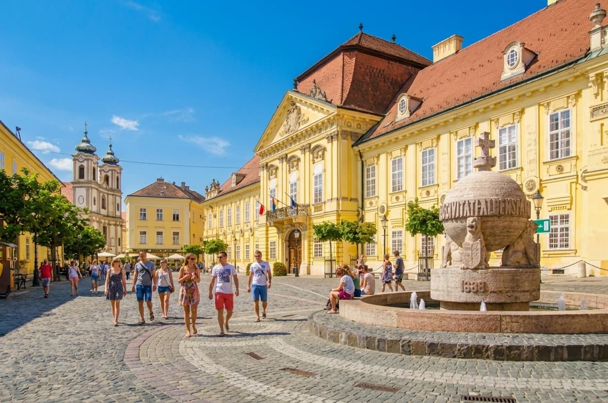 Kőbe zárt forróság: túlélhető-e a fehérvári belváros?