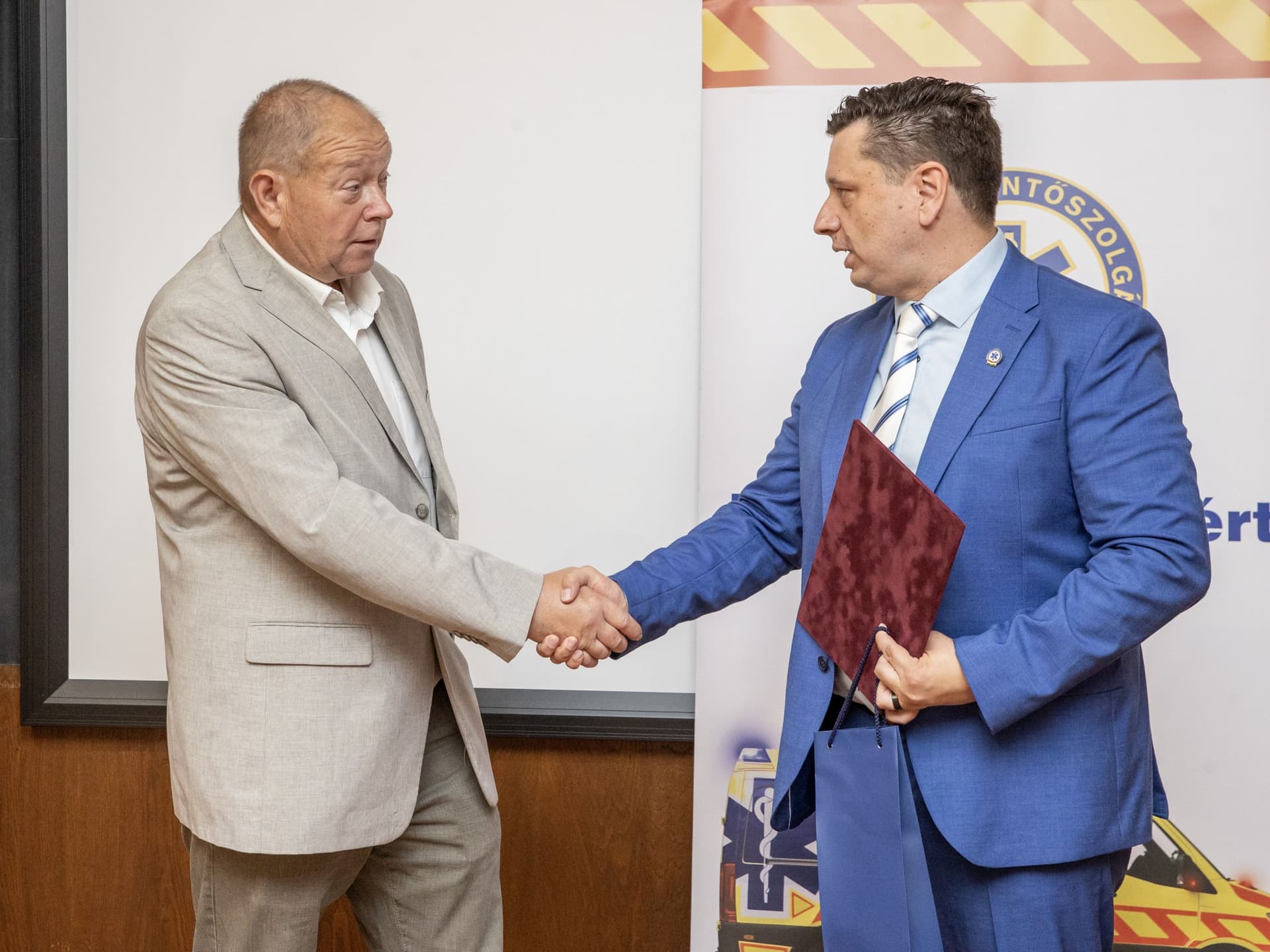 Regionális ünnepségen díjazták a mentőszolgálat munkatársait Székesfehérváron