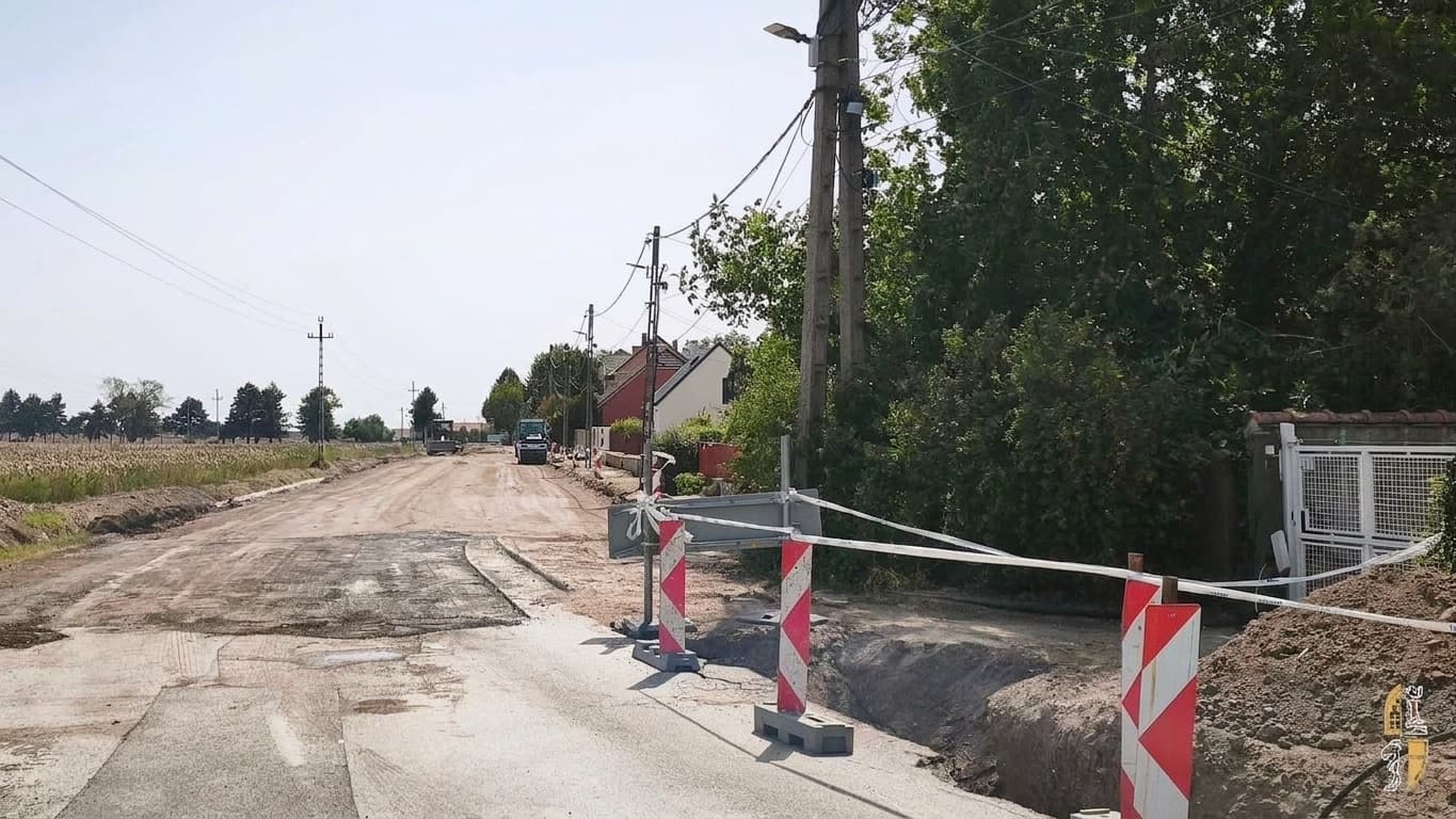 Még két hétig zárva marad a Nagyszombati utca felújítás alatt álló szakasza