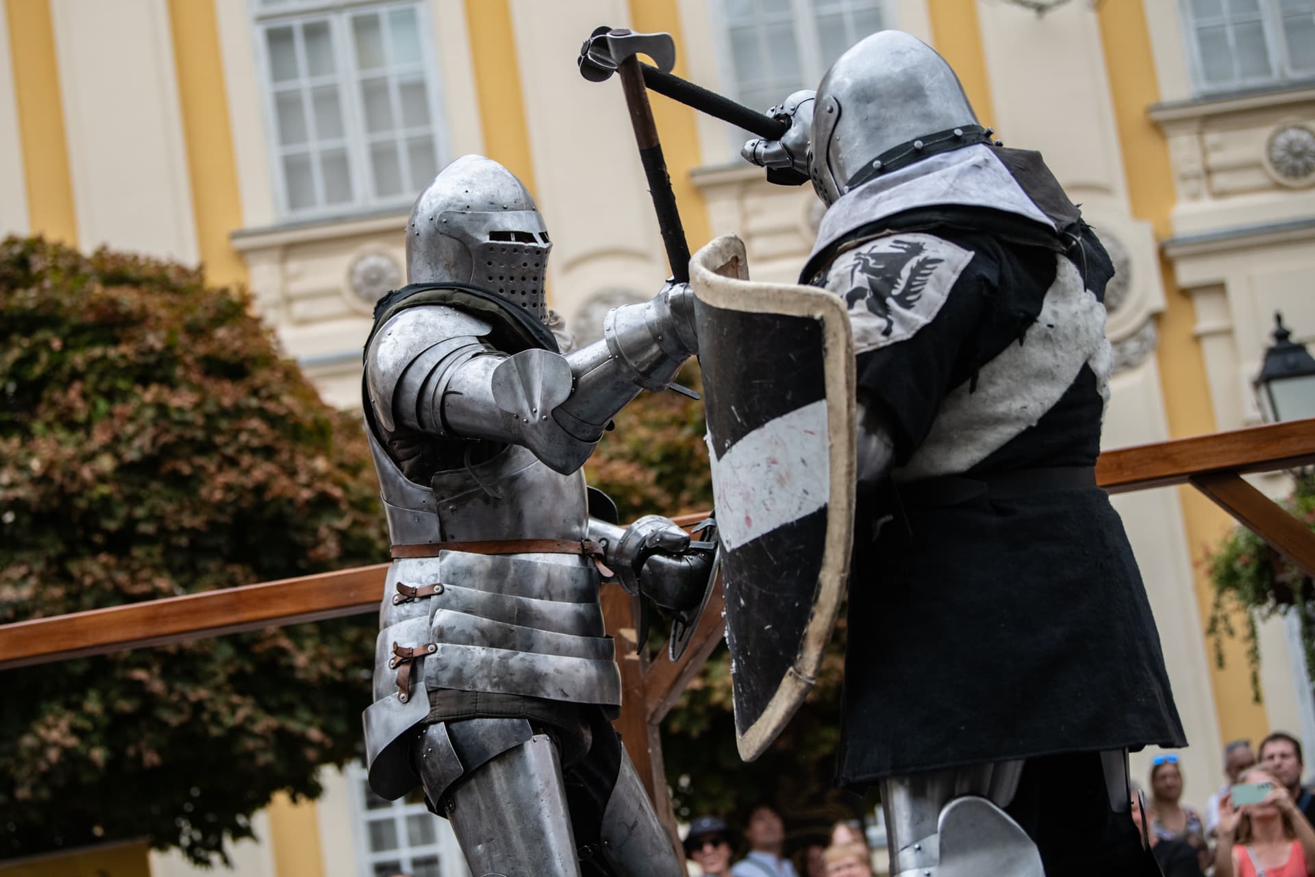 Lovagok Napja a Belvárosban: kardcsattogás és hűségeskü Szent István sírjánál