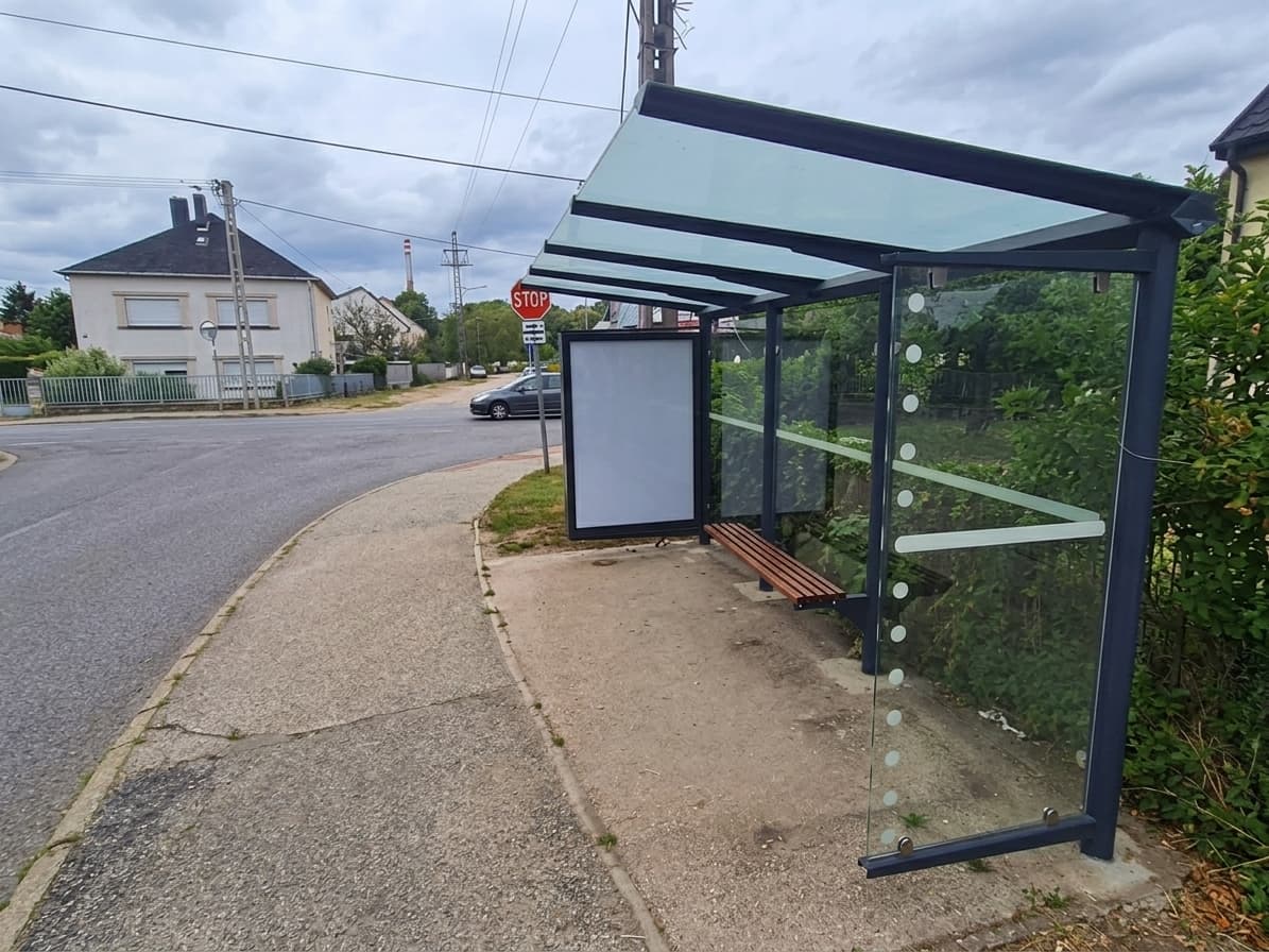 Folytatódik a buszmegállók cseréje: mutatjuk a jövő heti bontásokat és a legújabb várókat