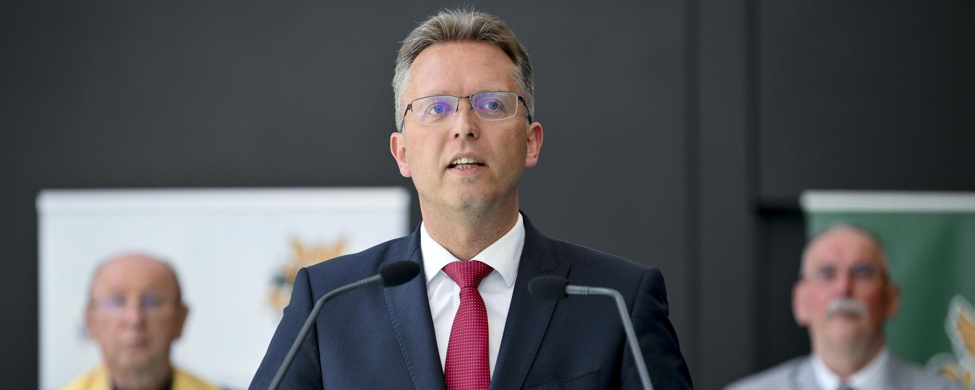 Kikérték Hankó Balázs, Seszták Miklós és Magyar Péter mentelmi jogát is