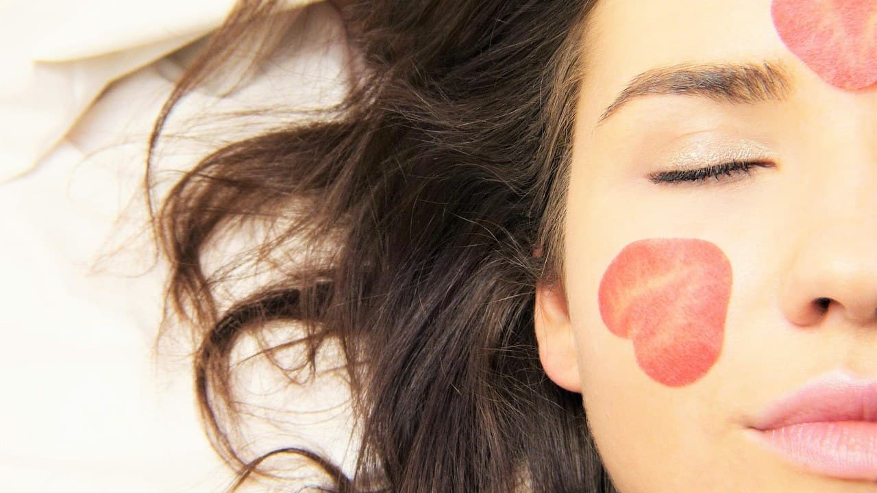 A smink már bőrápoló akar lenni: 6 beautytrend, amit akár a hétvégén is kipróbálhatunk