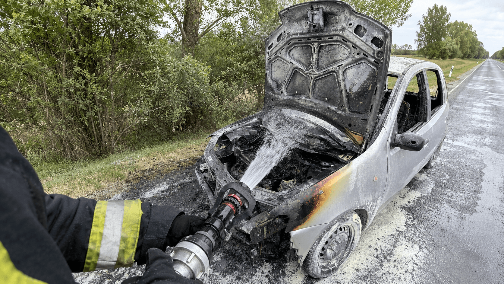 Autó gyulladt ki az M7-esen, a sofőr időben kiszállt