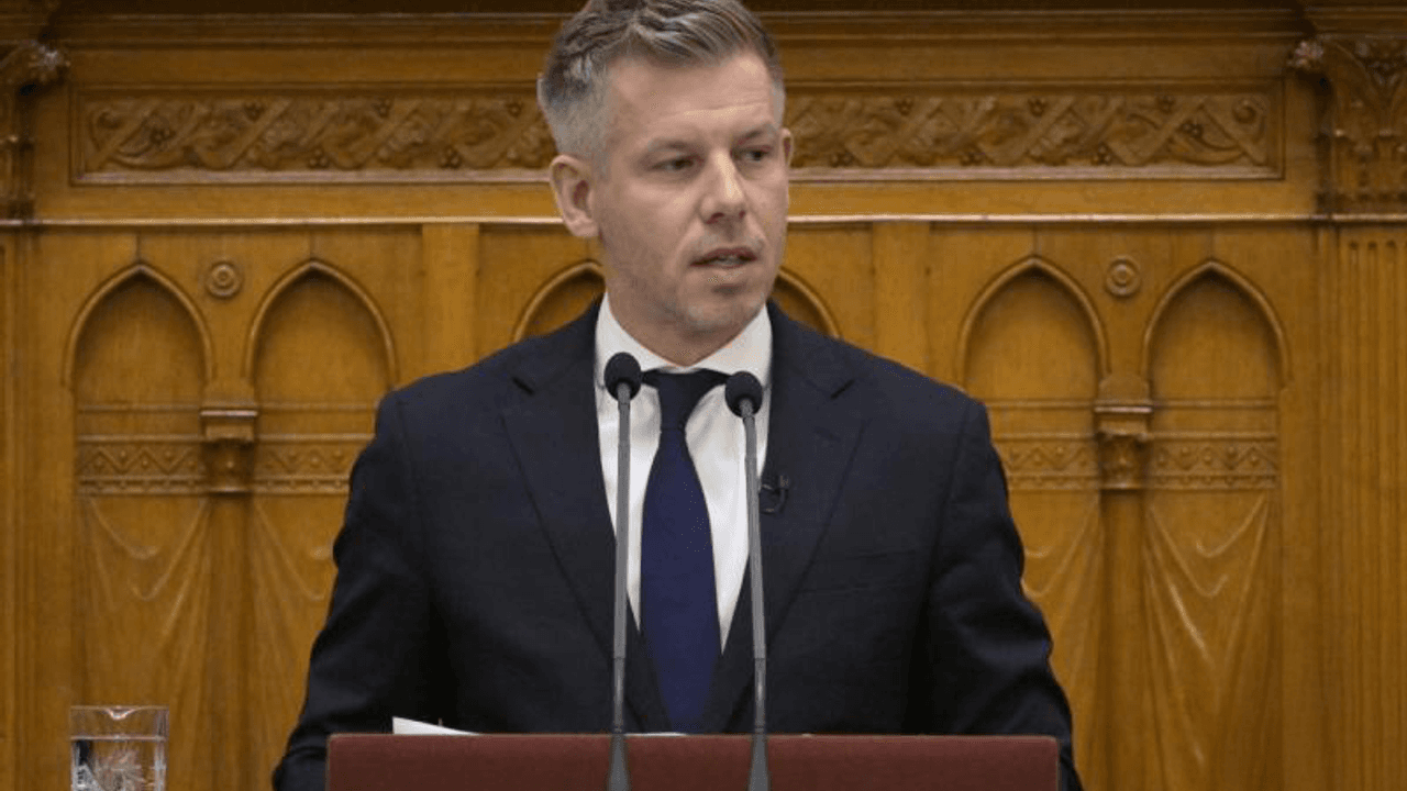 Magyar Péter: 2027-től 9 százalék lesz a minimálbér szja-ja, duplázódik a családi pótlék