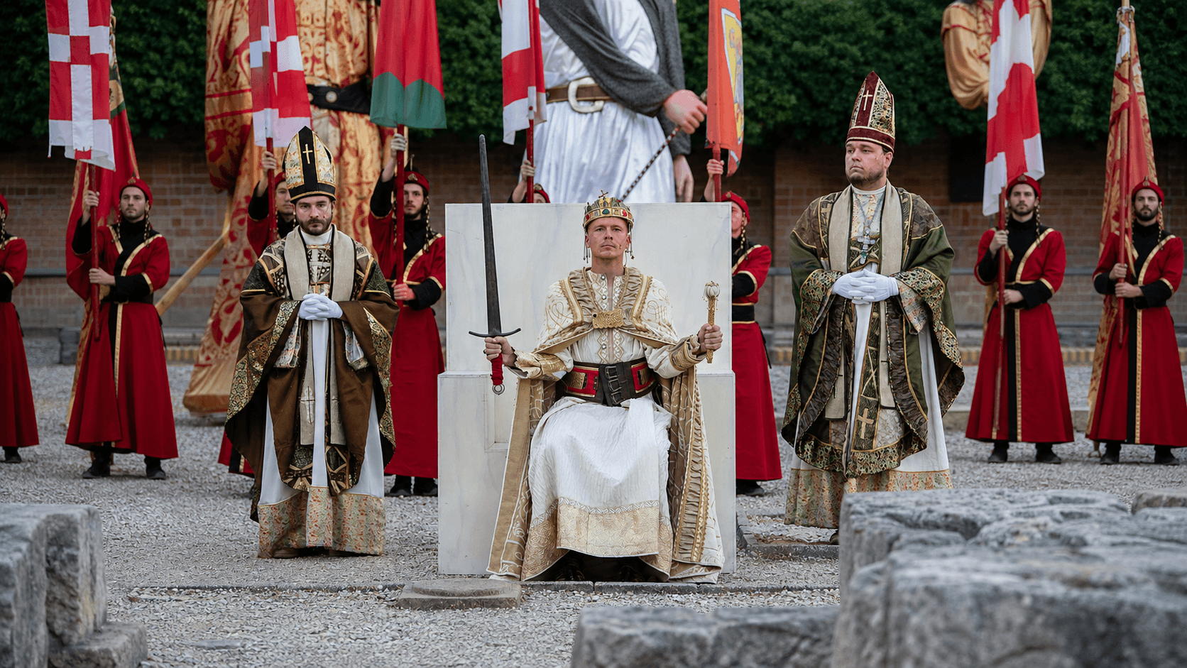 Koronázási szertartásjáték a Nemzeti Emlékhelyen augusztus 15-én