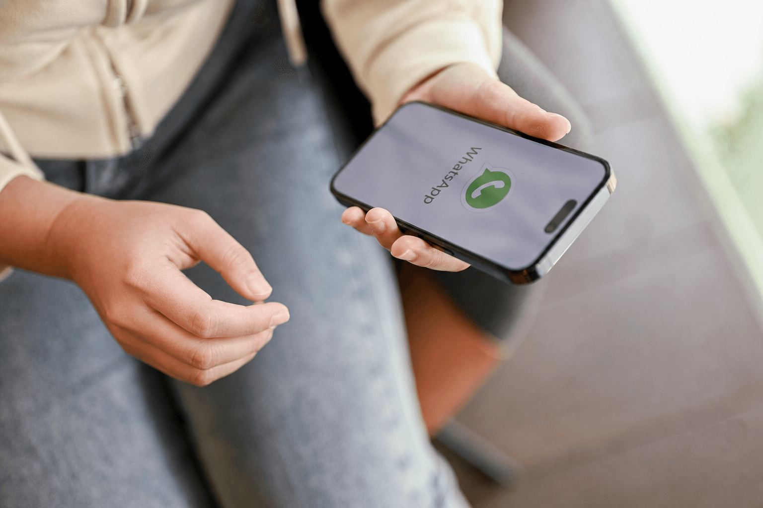 WhatsApp-pal csökkentené az üresen maradó asztalok számát egy új foglalási rendszer