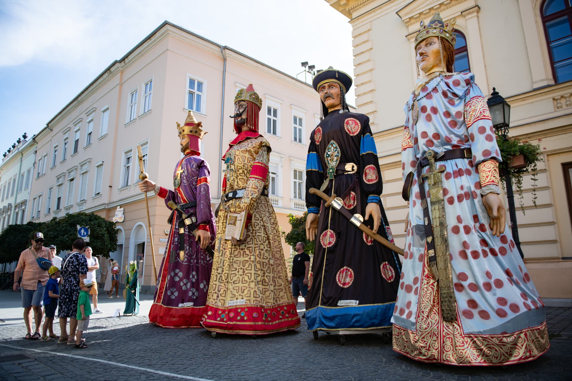 Zenével telt meg a történelmi Belváros a második Belvárosi Fiesztán